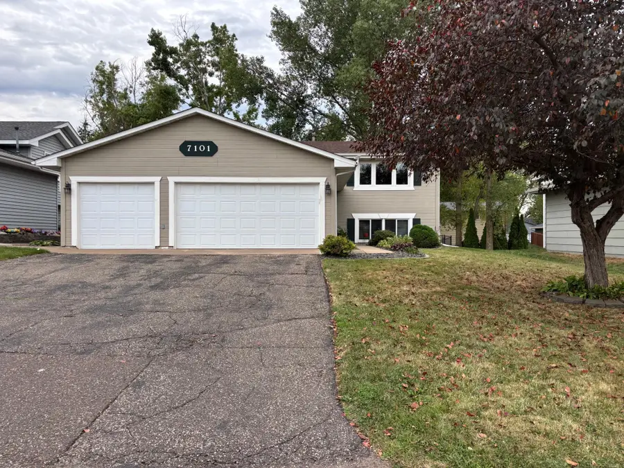 7101 Upper 17th Street N, Oakdale, MN 55128 - #2