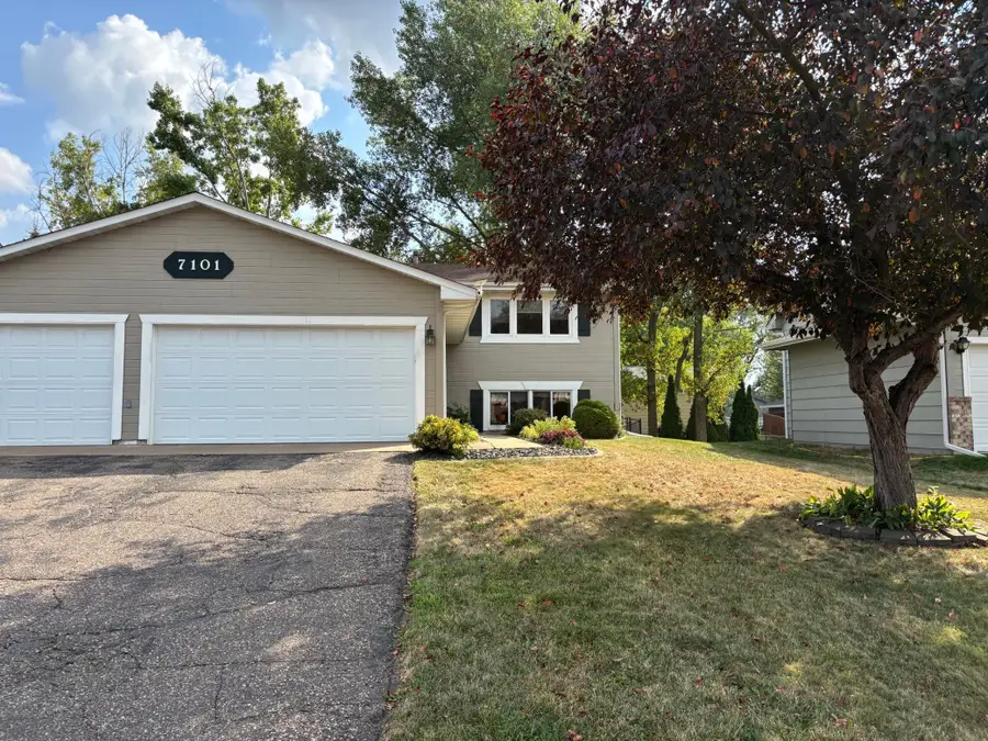 7101 Upper 17th Street N, Oakdale, MN 55128 - #3