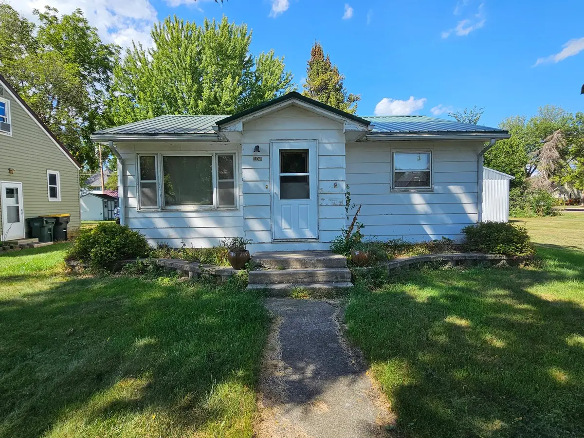 204 5th Avenue W, Lamberton, MN 56152 - #1