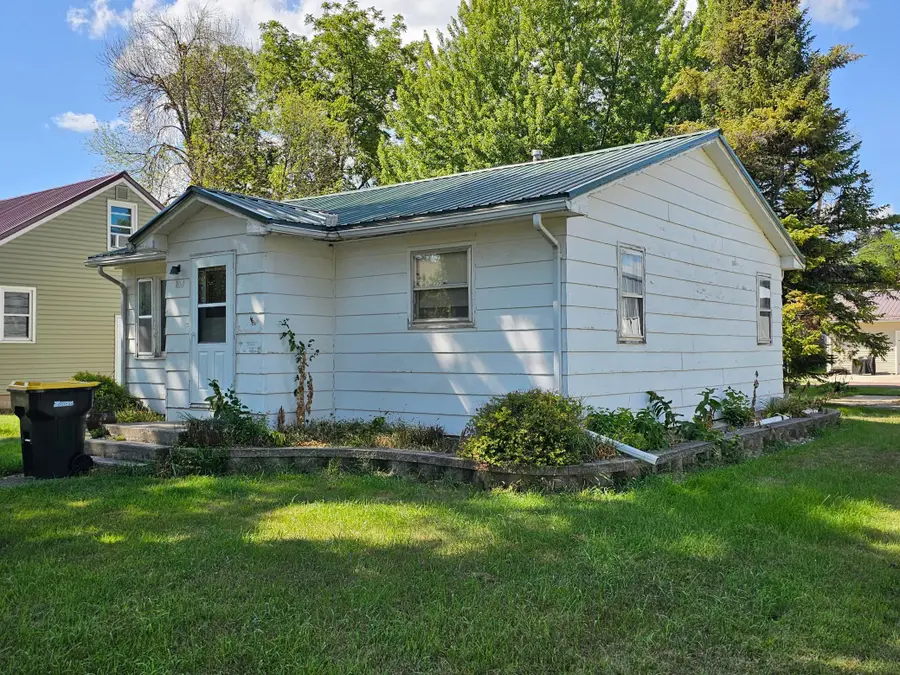 204 5th Avenue W, Lamberton, MN 56152 - #3