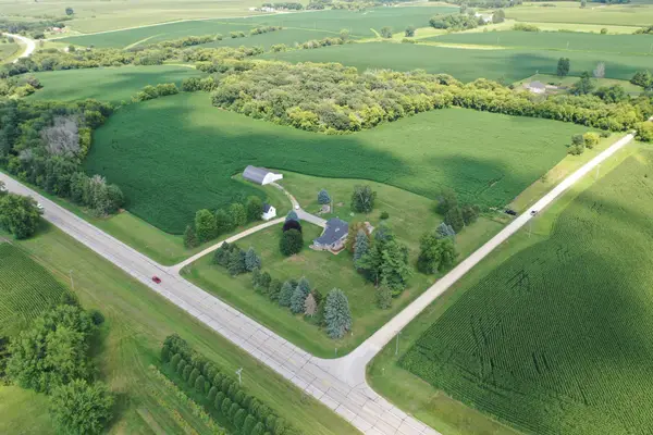 4900 42 Highway Ne, Eyota, MN 55934