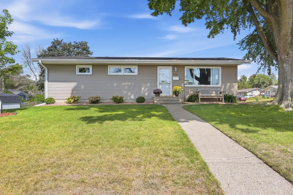 1008 9th Street Sw, Faribault, MN 55021 - #1