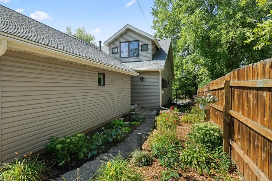 1880 Shady Beach Avenue, Roseville, MN 55113 - #2