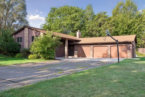 1490 29th Avenue Nw, New Brighton, MN 55112
