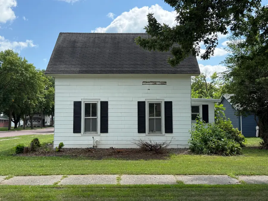 802 S Halvorson Street, Redwood Falls, MN 56283 - #3