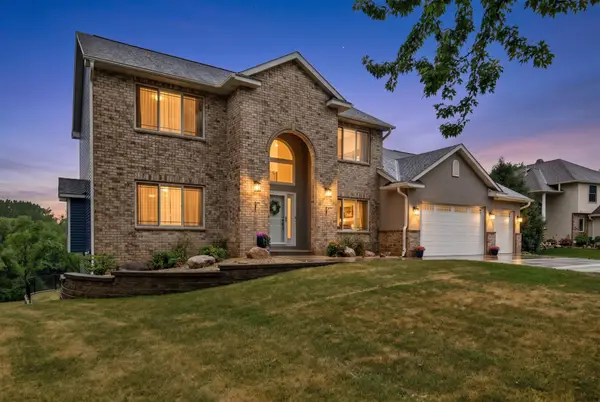 8939 Heatherton Ridge Drive, Savage, MN 55378