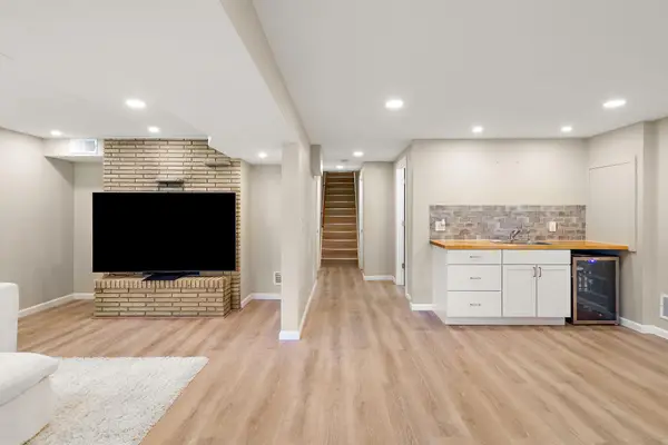 1351 Hillcrest Drive Ne, Fridley, MN 55432