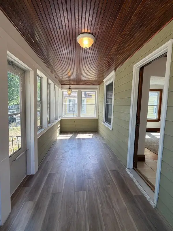 2955 Queen Avenue N, Minneapolis, MN 55411