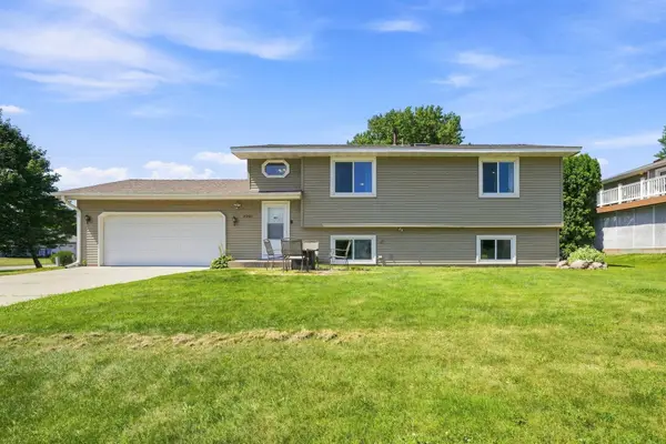 2201 Kessler Lane, Chaska, MN 55318