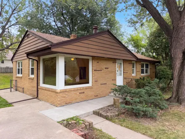 2804 Churchill Street, Roseville, MN 55113