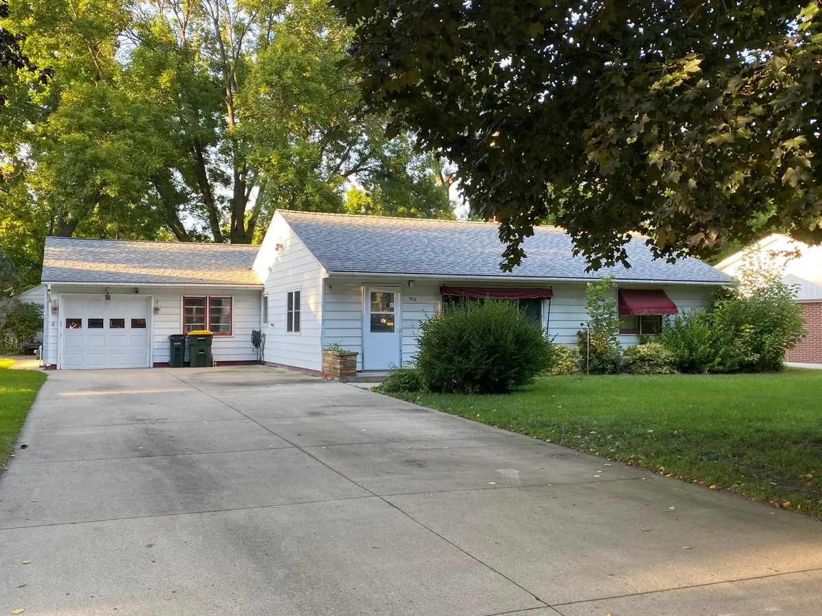 912 13th Avenue Sw, Willmar, MN 56201 - #1