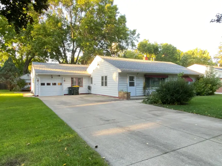 912 13th Avenue Sw, Willmar, MN 56201 - #2