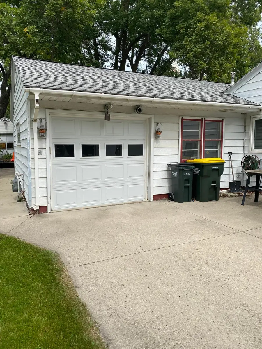 912 13th Avenue Sw, Willmar, MN 56201 - #3