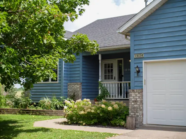 1656 Mark Court, Shakopee, MN 55379
