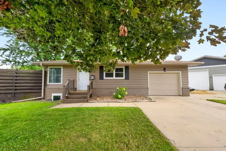402 Sunset Court Ne, Stewartville, MN 55976 - #2