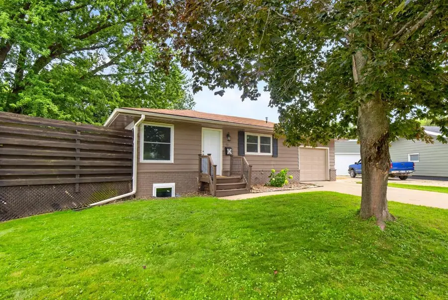 402 Sunset Court Ne, Stewartville, MN 55976 - #3