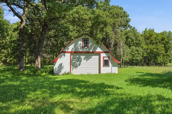12179 380th Avenue, Blue Earth, MN 56013
