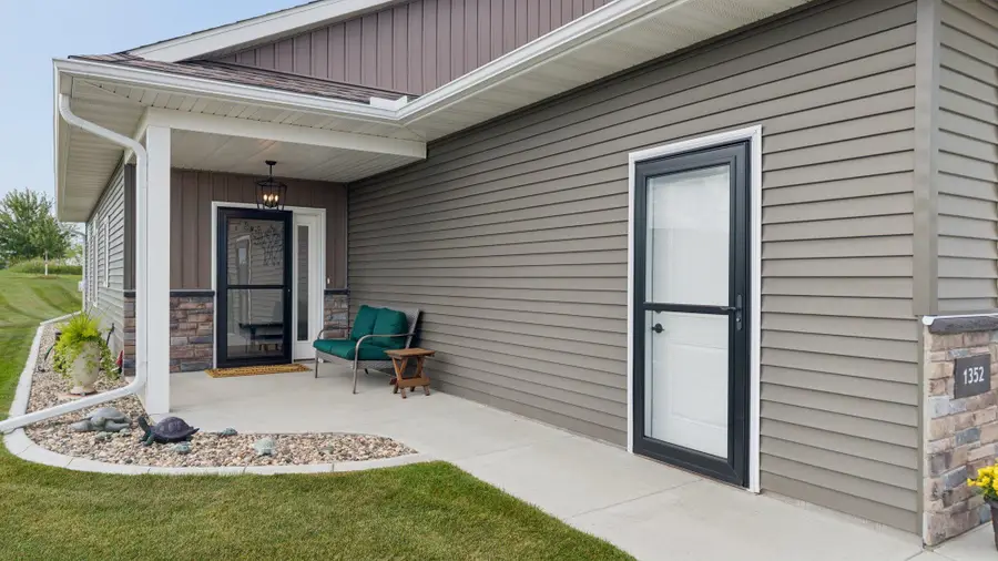 1352 Bradford Street Se, Hutchinson, MN 55350 - #3