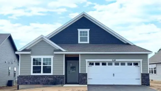 2148 Bluff Heights Drive, Shakopee, MN 55379