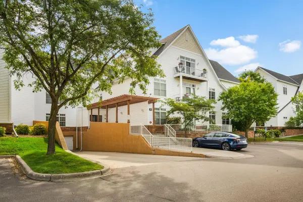 2100 Old School Road #102, Mound, MN 55364