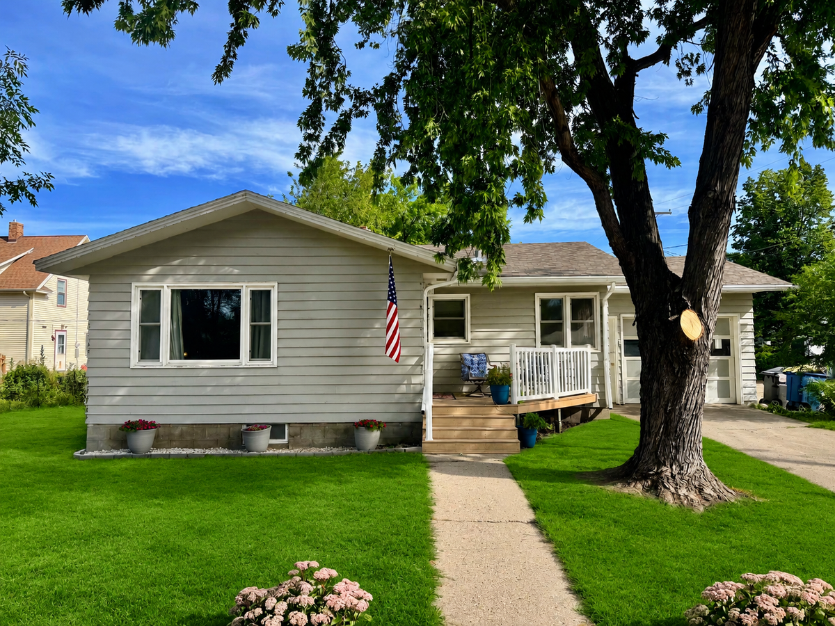 707 4th Street Se, Jamestown, ND 58401 - #1
