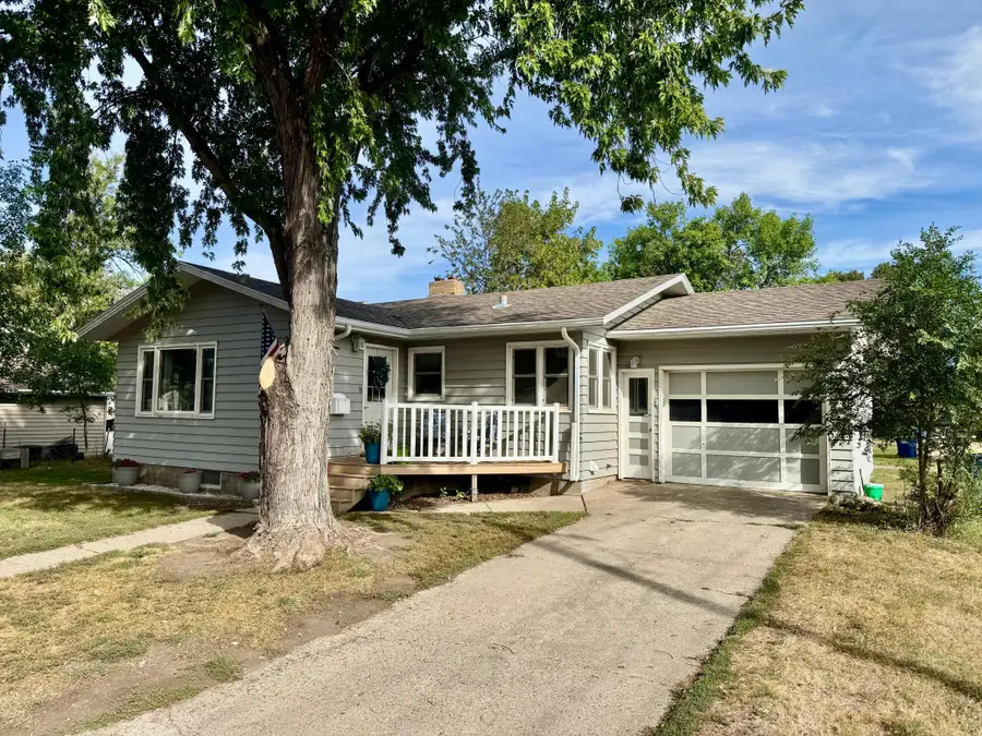 707 4th Street Se, Jamestown, ND 58401 - #3