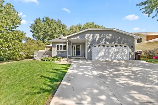 2679 Guthrie Avenue N, Oakdale, MN 55128
