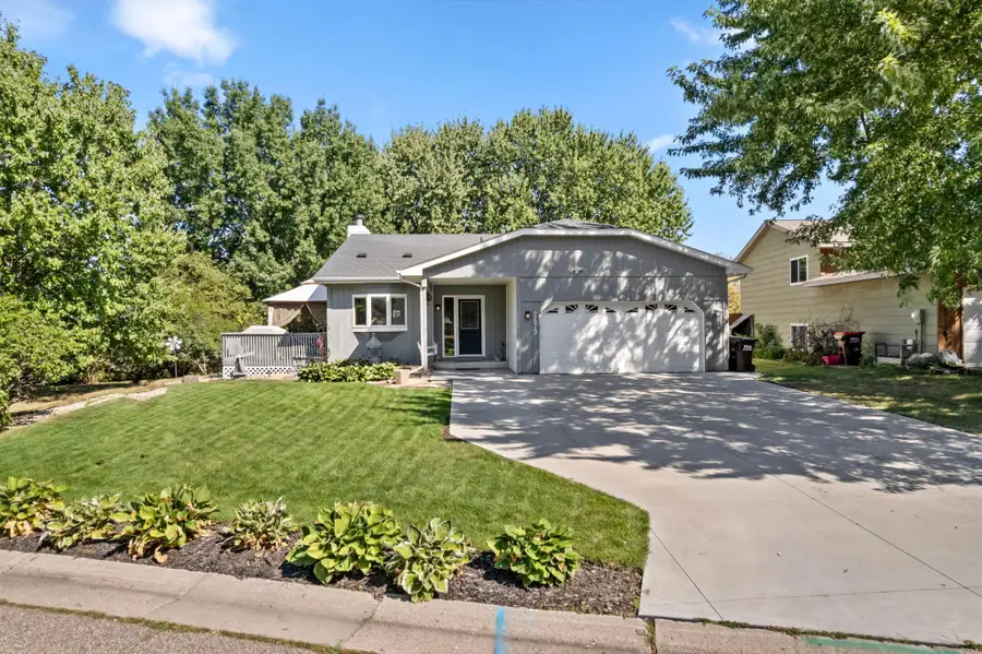 2679 Guthrie Avenue N, Oakdale, MN 55128 - #2