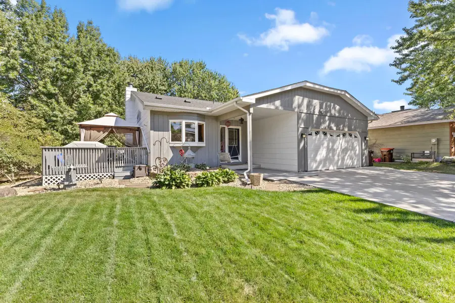 2679 Guthrie Avenue N, Oakdale, MN 55128 - #3