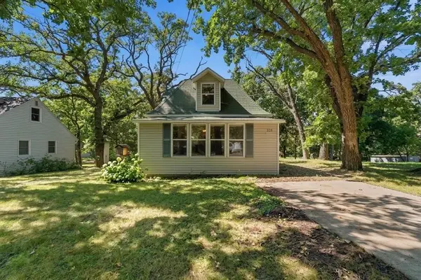 225 Cedar Street Ne, New London, MN 56273