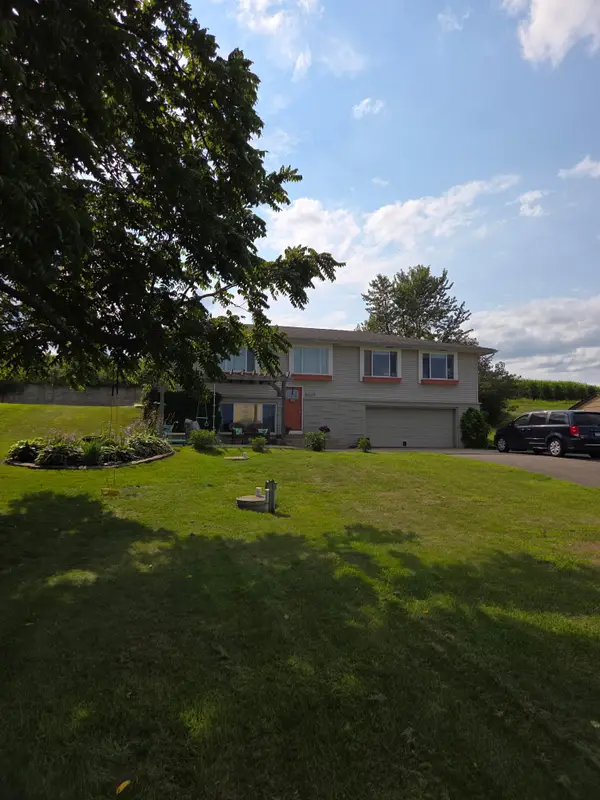 5369 County Road 6 Sw, Howard Lake, MN 55349