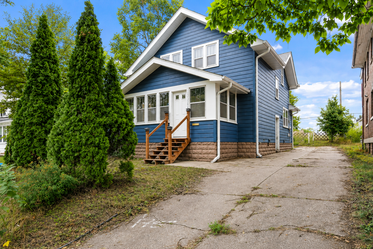1024 Western Avenue N, Saint Paul, MN 55117 - #1
