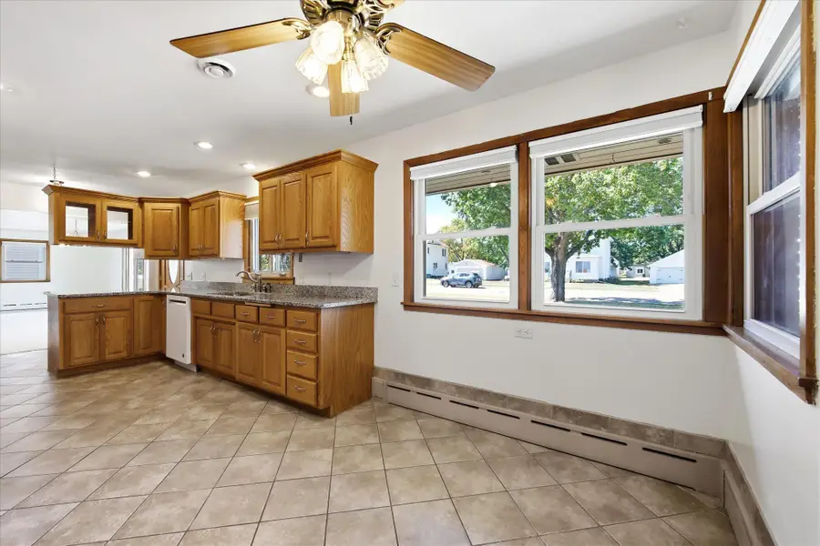119 S Walnut Street, Belle Plaine, MN 56011 - #3