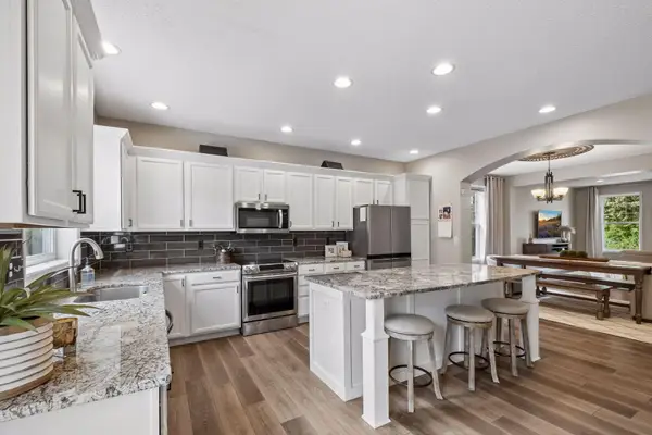 2374 Molnau Court, Chaska, MN 55318