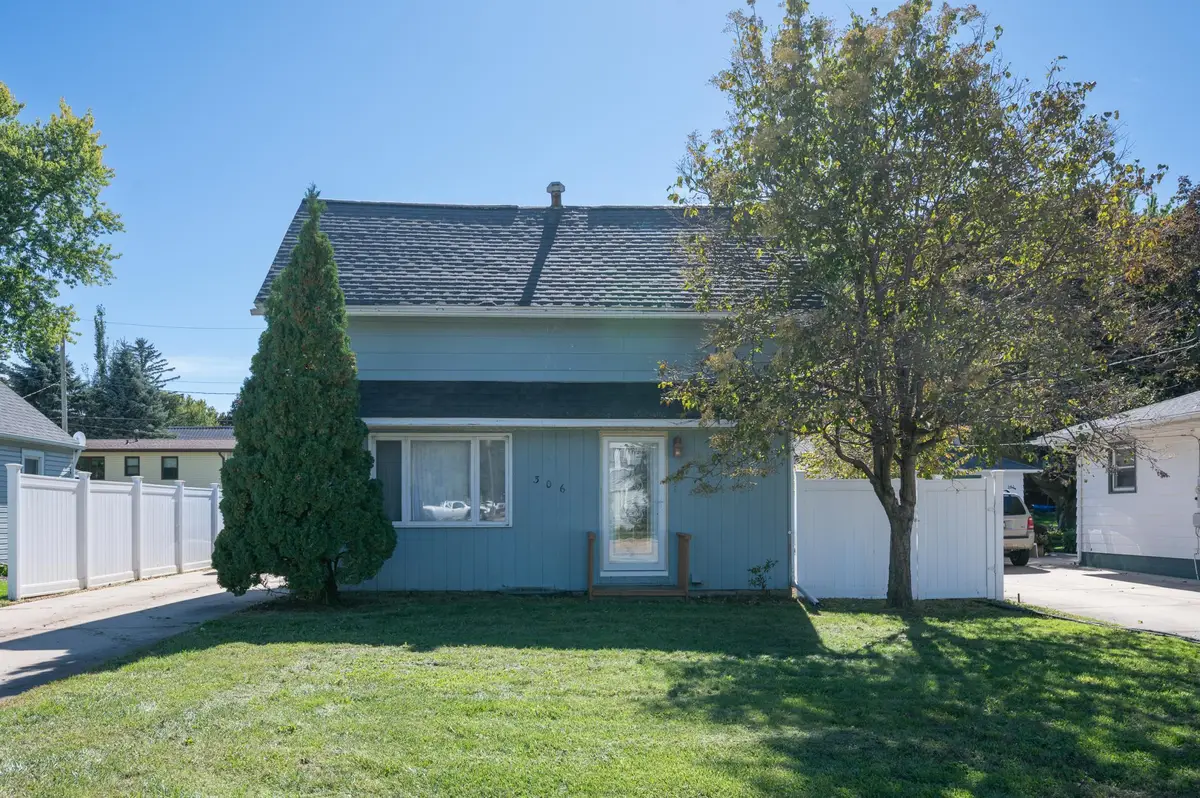 306 1st Street E, Stewartville, MN 55976 - #1