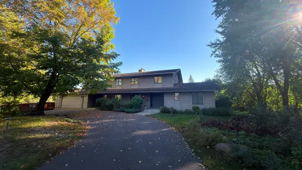49 Nord Circle Road, North Oaks, MN 55127