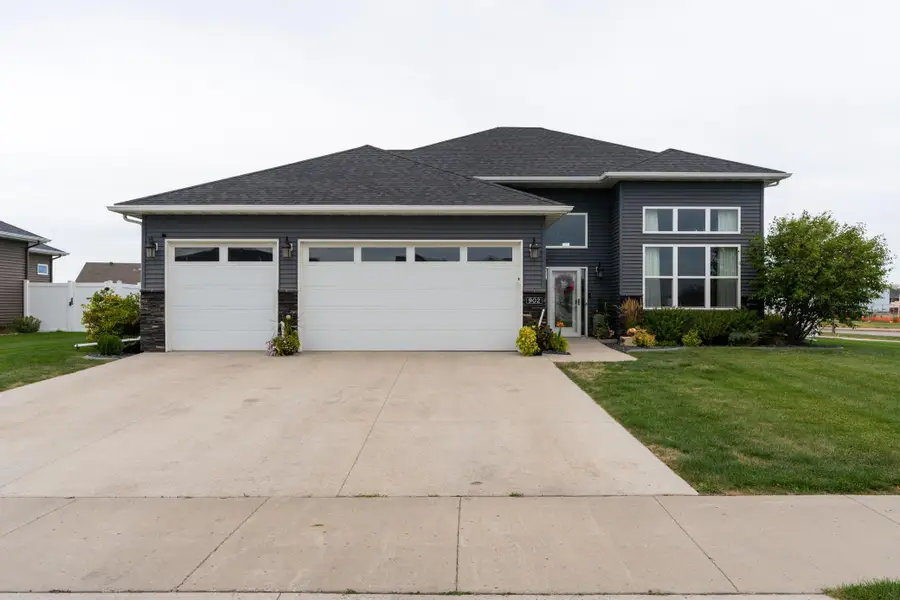 902 50th Avenue W, West Fargo, ND 58078 - #2