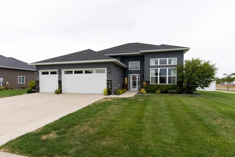 902 50th Avenue W, West Fargo, ND 58078 - #3