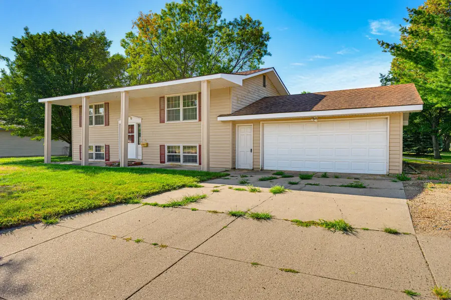 64 9th Avenue Ne, Hutchinson, MN 55350 - #2
