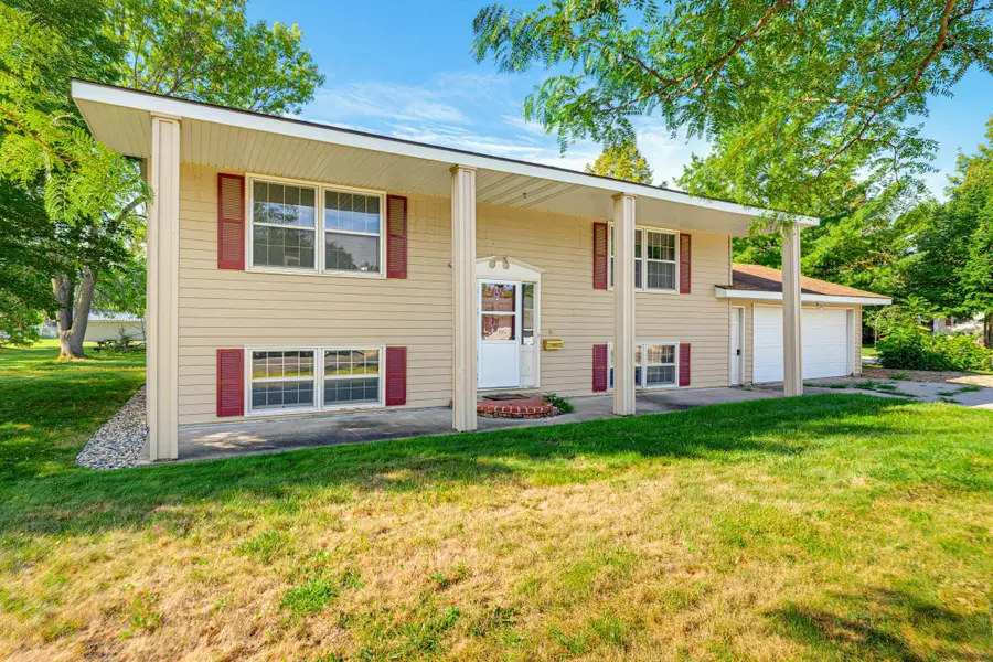 64 9th Avenue Ne, Hutchinson, MN 55350 - #3