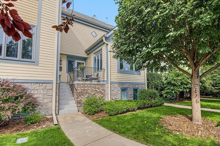 719 Summit Avenue, Saint Paul, MN 55105 - #2