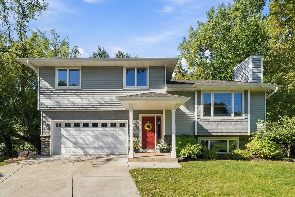 1568 27th Avenue Nw, New Brighton, MN 55112 - #1