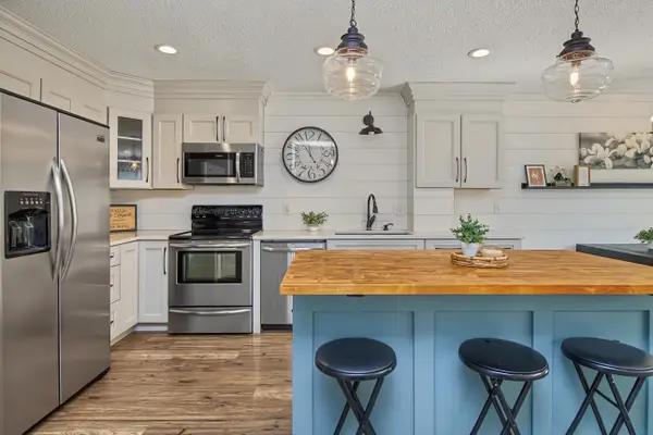 2819 Wimbledon Ridge, Woodbury, MN 55125