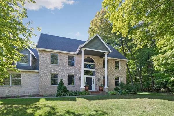 561 Bighorn Drive, Chanhassen, MN 55317