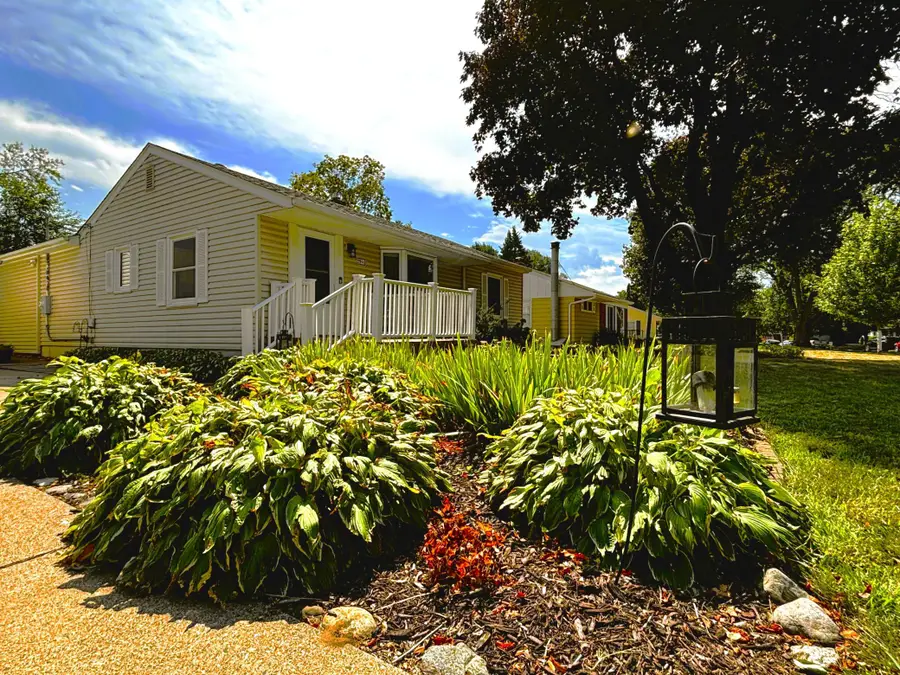 2966 Simpson Street, Roseville, MN 55113 - #2
