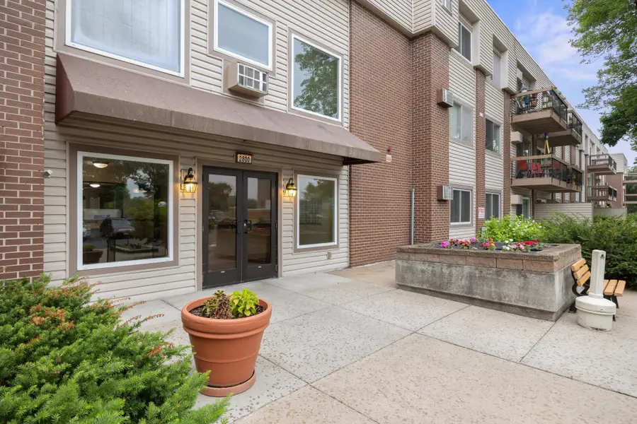 2800 Hillsboro Avenue N #214, New Hope, MN 55427 - #2