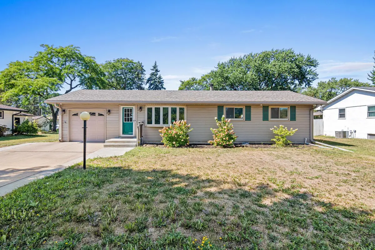 6810 Brookview Drive Ne, Fridley, MN 55432 - #1