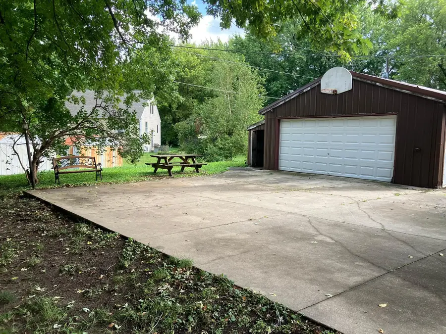 16 South Street Sw, Dodge Center, MN 55927 - #2