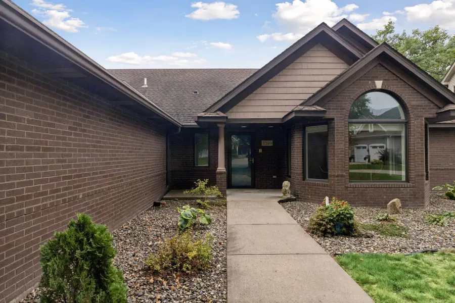 2349 16th Terrace Nw, New Brighton, MN 55112 - #3