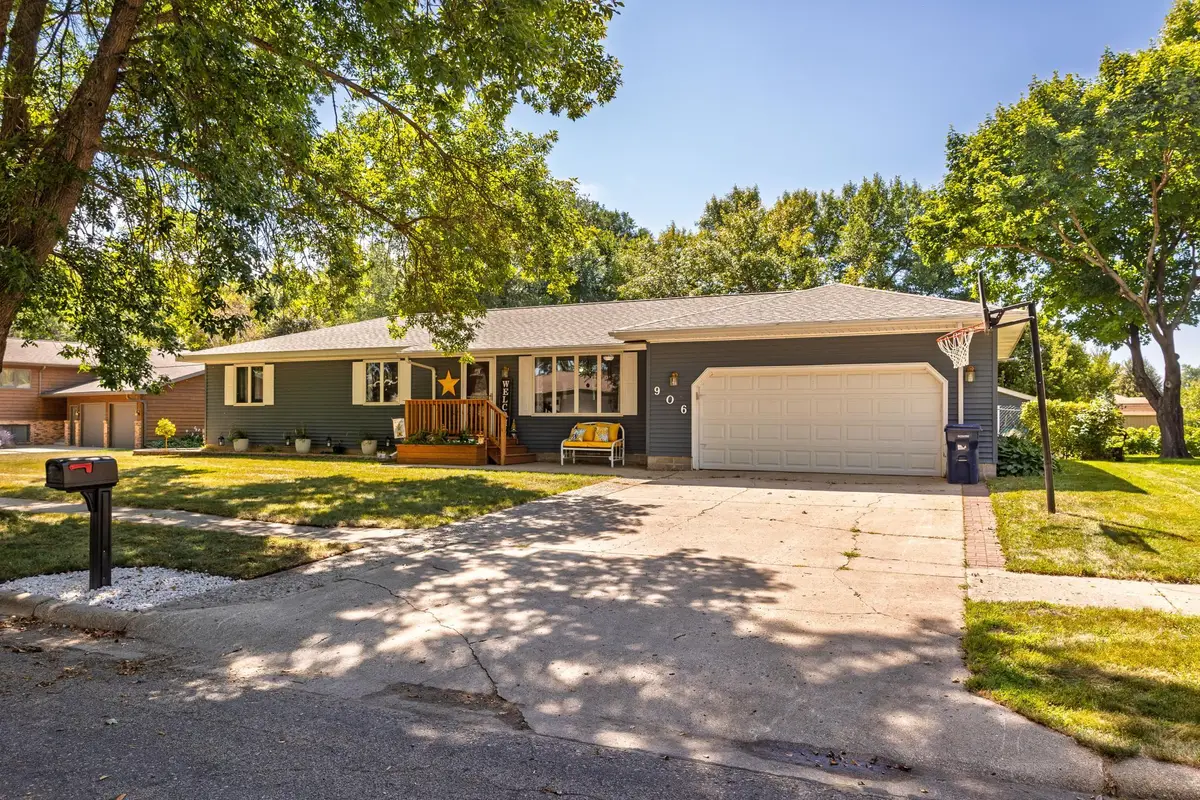 906 10th Street S, Benson, MN 56215 - #1